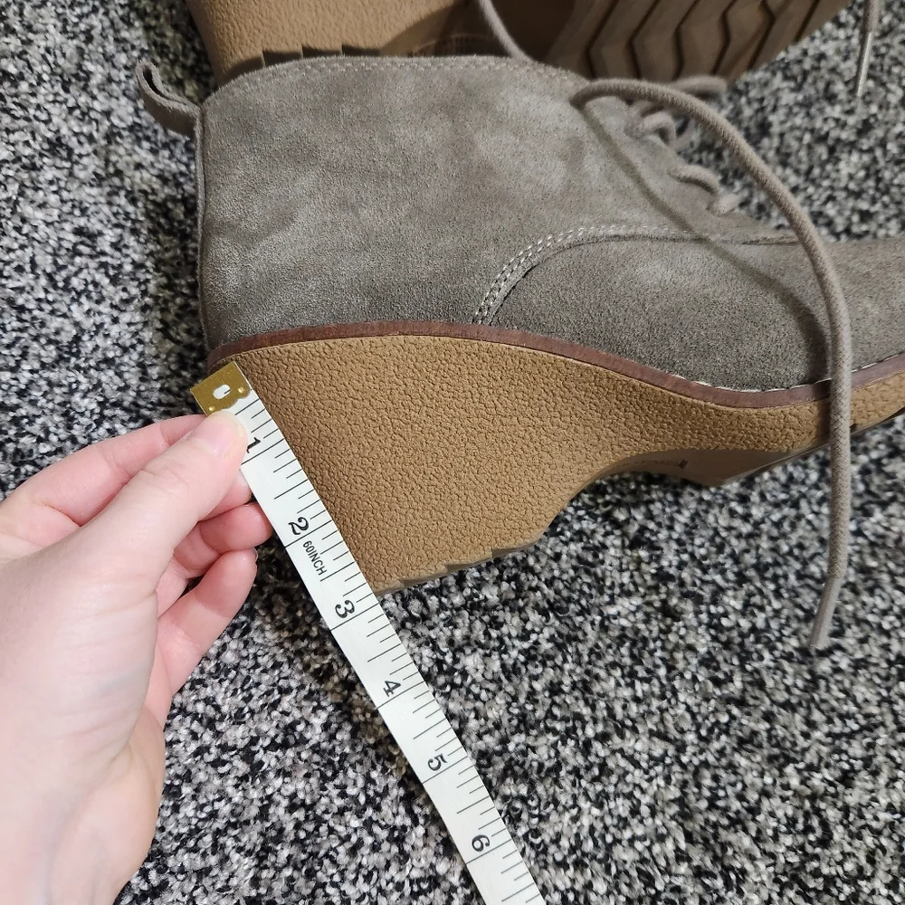 White Mountain Suede Women’s Size 8‎ Booties Wedge Gray Lambert Ankle Boots Fall